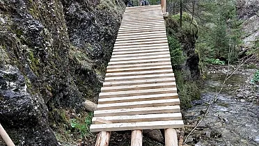 Nový mostík v doline