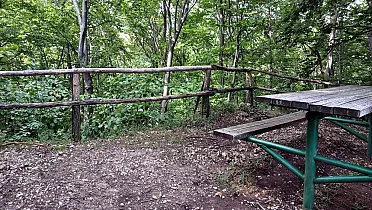 Oddychové miesto pri jaskyni