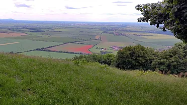 Odlesnená časť vrchu