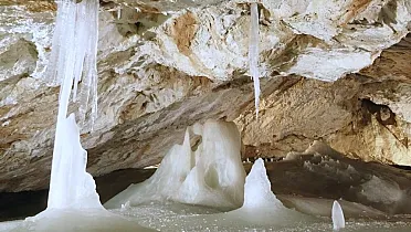 Dobšinská ľadová jaskyňa je krásna