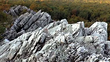 Šikmé skalné platne