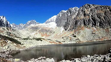 Prírodná scenéria Batizovského plesa