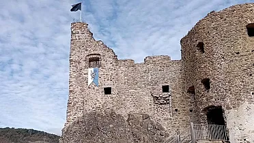 Hrad Revište sa zapojil do protestu