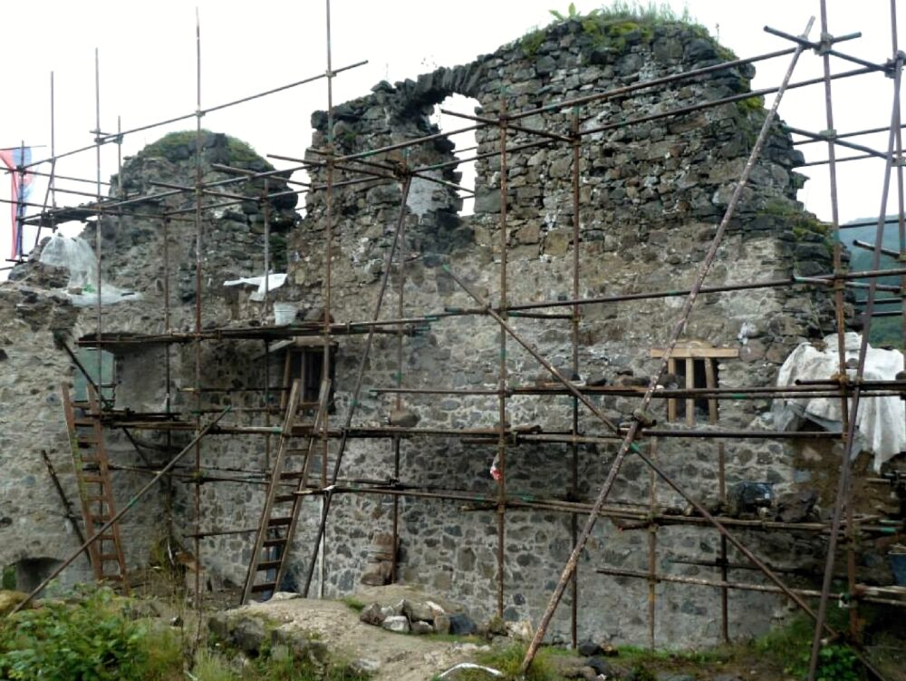 Obnova múru južného paláca