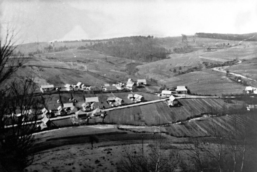 Obec krátko po vojne r. 1945.
