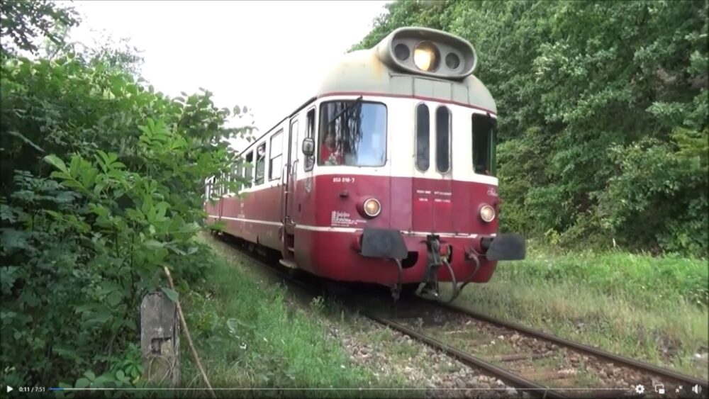 Historický motorový vlak v Starej Kremničke.