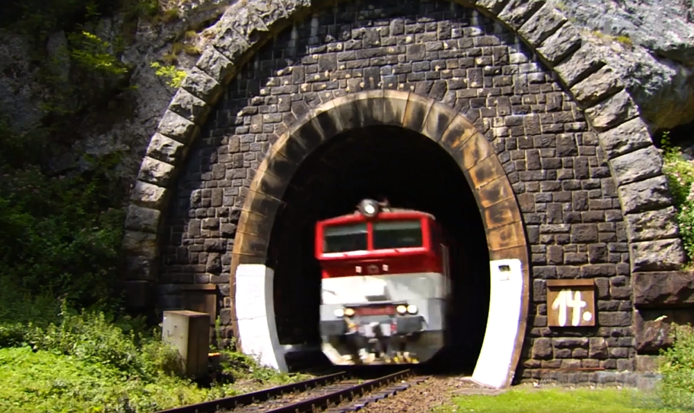 Najdlhší jednokoľajný železničný tunel na Slovensku.