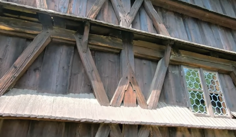 Detail drevenej stavby.