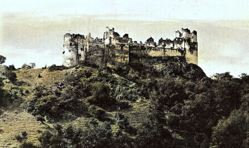 Zrúcanina hradu.