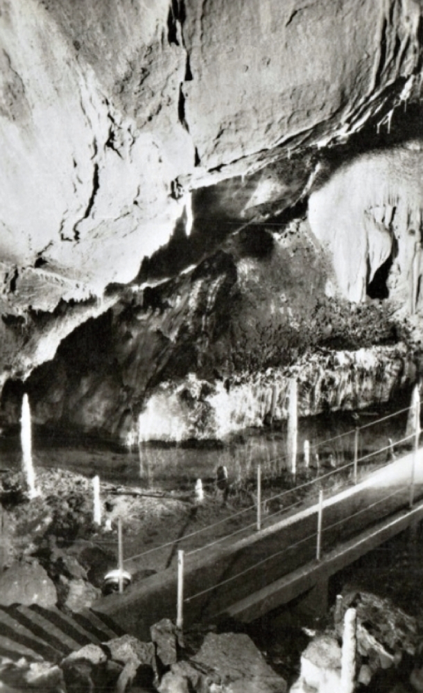 Jaskyňa v minulosti.