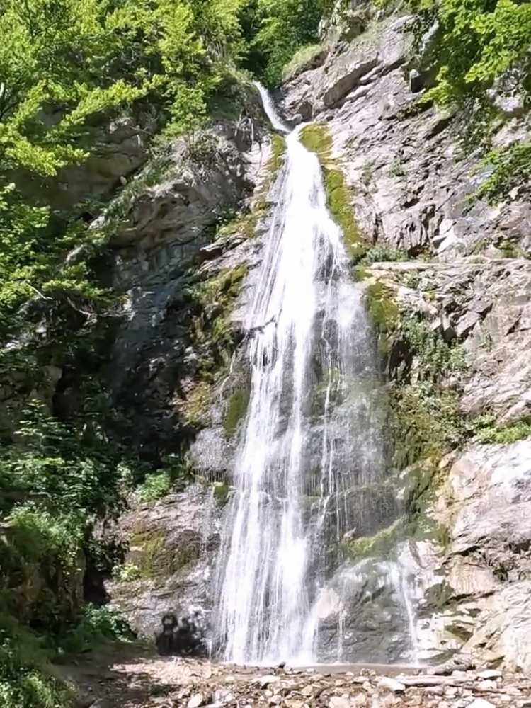 Šútovský vodopád má 38 m