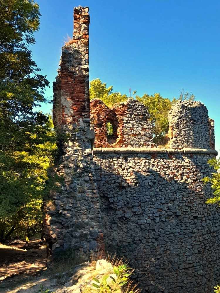 Torzo hradných múrov