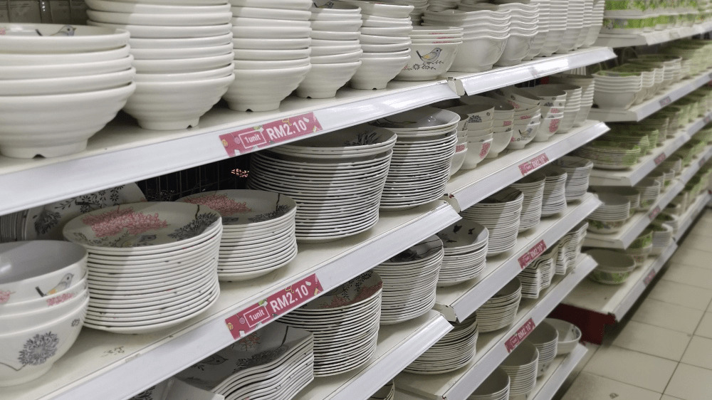V slovenských predajniach našli hygienici nebezpečné taniere